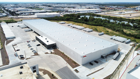 Ryder’s new 228,000-square-foot multiclient warehouse and cross dock in Laredo, Texas is strategically located along the U.S.-Mexico border and is designed to support the growth in nearshoring. (Photo: Business Wire)