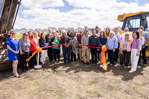 Attendees of the groundbreaking participate in the ribbon cutting. (Photo: Business Wire)