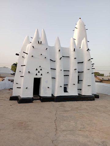 The ancient Nakore mosque is one of ten ancient earthen mosques in Northern Ghana that have been included in the UNESCO Tentative List of Cultural Heritage of Outstanding Value since 2000. Three of these ancient structures are being renovated with funding from the Heritage Management Organization and the Mellon Foundation. Photo: Dr. Mahmoud Malik Saako/Ghana Museum and Monuments Board