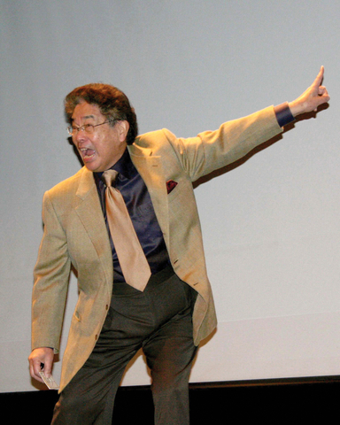 Harry Wong danced across the stage as he shared his message with teachers. (Photo: Business Wire)