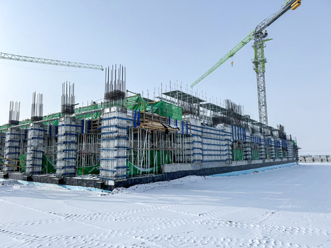 位於甘肅省張掖市的第二套EVx系統於2023年第二季度開工，目前已完成地基工程和最初的四層地上建築（照片：美國商業資訊）