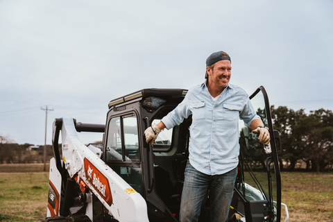 Host of the hit show “Fixer Upper” and known for his passion for home improvement, Chip Gaines is a long-time Bobcat customer and fan. Through this partnership, Gaines is excited to showcase his love for the Bobcat brand to his audience. (Photo: Business Wire)