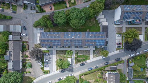 Illustration_of_solar_installation_on_German_multi-dwelling_unit.jpg