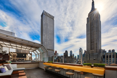 Within walking distance of NYC's flagship retail stores, Bryant Park and the hustle and bustle of Times Square, the Marriott Vacation Club, New York City's magnificent Midtown Manhattan location features one of the city's most spectacular rooftop bars. (Photo: Business Wire)