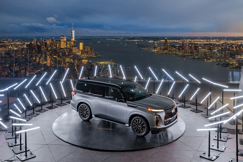 The all-new 2025 INFINITI QX80 made its unforgettable debut today at Edge, the 100-story-high outdoor sky deck at Hudson Yards. With breathtaking views of Manhattan stretched out below, it was the most fitting venue for the new INFINITI flagship to showcase its elevated design, technology and craftsmanship that upend expectations of the luxury SUV space. In a nod to the INFINITI principle of thoughtful hospitality, and in partnership with iHeartMedia, QX80’s grand debut was accompanied by a private concert performance for invited guests atop Edge, featuring five-time Grammy Award-winning and Academy-winning singer, songwriter and composer Jon Batiste. Award-winning broadcaster and entrepreneur Erin Andrews served as the official host for the evening as the all-new 2025 QX80 was unveiled. (Photo: Business Wire)
