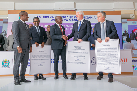 Lifezone?s CEO, Chris Showalter, receives the Kahama Refinery Licence with a handshake from the Minister of Minerals, Hon. Anthony Mavunde. (Photo: Business Wire)