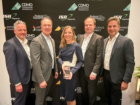The Vetter team including Managing Director Peter Soelkner (2nd from left) is proud to accept the CDMO Leadership Awards 2024 on behalf of the company. (Photo: Business Wire)