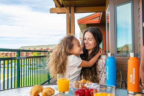 Club Wyndham, the nation’s largest vacation club, spreads the love this Mother’s Day with a special promotion – a complimentary in-suite breakfast in bed experience prepared by a private chef, just for mom. Valid at nine Club Wyndham resort properties across the U.S., guests who book a qualifying stay over Mother’s Day (May 12) will receive a free meal code to redeem with private chef network Take a Chef. (Photo: Business Wire)