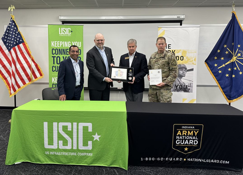 L to R: Yuvbir Singh, USIC CEO; Craig Haydamack, USIC CHRO; Stan Soderstrom, Civilian Aide to Chief of Staff for the Army; Major Jay Hildebrand, Indiana Army National Guard (Photo: Business Wire)