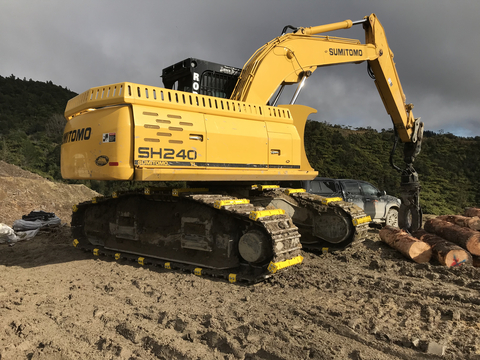 MightyGrip fitted on the excavator. (Photo: Business Wire)