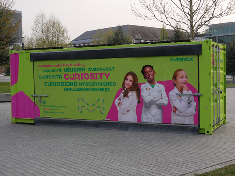 original Merck Inspires Students to Explore STEM Careers with 2024 Curiosity Cube Tour (Photo: Business Wire)