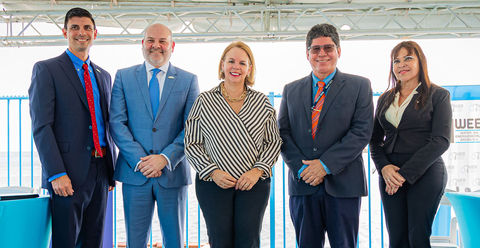 From left to right: Chad Schafer, SSWG CFO, Henry Charrabé, SSWG CEO, Evelyna C. Wever-Croes, Prime Minister of Aruba, Alfredo A. Koolman, WEB CEO, Lucia A. Werleman, Head of Project Department WEB (Photo: Business Wire))