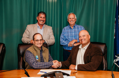 original Back row (l to r):  Adam Charney, Mayor, Town of Cape Charles and Steve Bennett, Vice Mayor, Town of Cape Charles. Front row (l to r): John Hozey, Town Manager, Town of Cape Charles and Charlie Piekanski, Vice President of Operations, Virginia American Water (Photo: Business Wire)