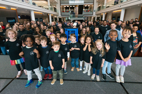 Mercedes-Benz USA employees celebrate National Volunteer Week with preschool students and Little Free Library. (Photo: Business Wire)