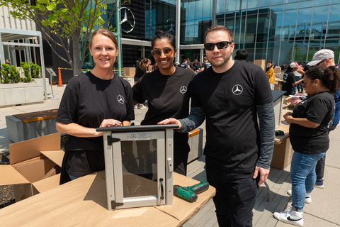 Mercedes-Benz USA employees build 175 Little Free Libraries. (Photo: Business Wire)