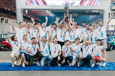 thumbnail TUM Races to Victory at ASPIRE’s Inaugural Abu Dhabi Autonomous Racing League at Yas Marina Circuit - (Photo: AETOSWire)