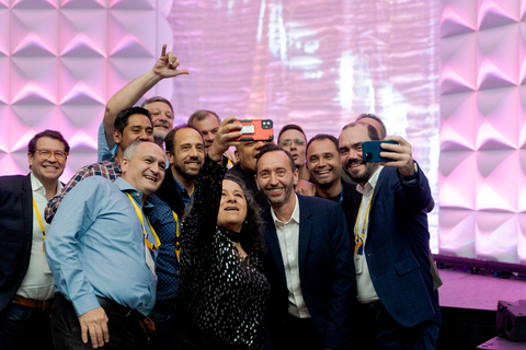 Jonathan Buckle, SVP Americas at Mitel, takes a celebratory selfie with attendees during the 2024 Mitel Next Awards in San Antonio, Texas. (Photo: Business Wire)