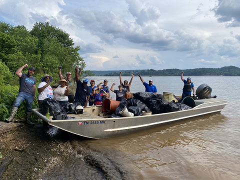 Yamaha Pro Angler Ish Monroe teamed up with Keep the Tennessee River Beautiful (KTNRB) and a group of volunteers on May 5 to clean up Guntersville Lake. Led by KTNRB Executive Director Kathleen Gibi, the group pulled over 1600 pounds of trash near Guntersville, Ala. (Photo: Business Wire)