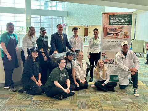 Aramark Collegiate Hospitality and University of South Florida’s School of Hospitality and Tourism Management know that a strong educational foundation coupled with hands-on experience leads to post-graduation success. The first year of their partnership resulted in <percent>100%</percent> job placement for the inaugural Fall 2022 and Spring 2023 classes. (Photo: Business Wire)