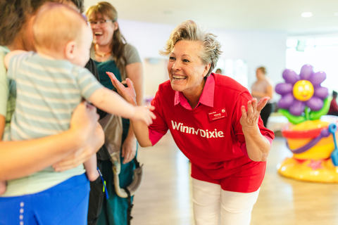 original Southeastern Grocers Inc. (SEG), parent company and home of Harveys Supermarket and Winn-Dixie grocery stores, donates $320,000 to eight children’s hospitals across the Southeast. The grocer is also surprising moms caring for hospitalized children leading up to Mother’s Day with gift cards, fresh flowers and breakfast treats, including families at Golisano Children’s Hospital of Southwest Florida. (Photo: Business Wire) 