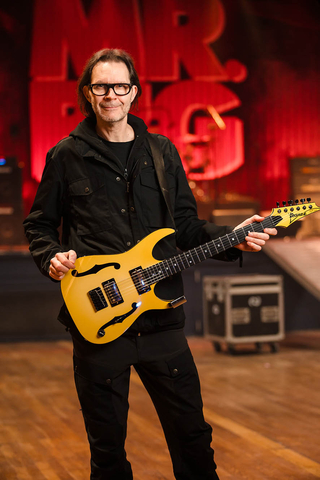 Legendary guitarist Paul Gilbert is a Phonak Ambassador (Photo: Business Wire)