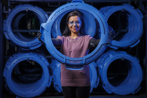 GE Appliances employee poses with parts used to build washers in the company’s laundry plant in Louisville, KY. (Photo: GE Appliances, a Haier company)