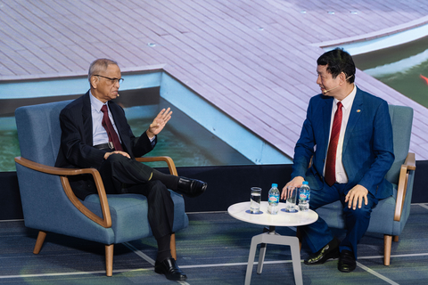 Mr. N.R. Narayana Murthy (L) and Dr. Truong Gia Binh (R) share a conversation regarding “Accelerating Values" (Photo: Business Wire)