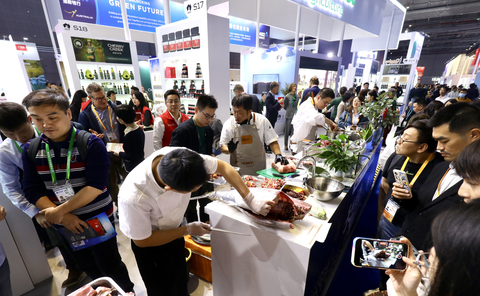 The sixth China International Import Expo (CIIE) in 2023 attracted numerous exhibitors, buyers and visitors. (Photo: Business Wire)