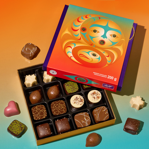 The Luts'as Ihqelts’ Gift Box with Charlene’s artwork and the brand new limited edition Blueberry & Nettle Leaf chocolate (Photo: Business Wire)