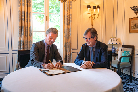 From left to right: Sébastien Bazin, Group Chairman and CEO, Accor, and Luis Maroto, President and CEO, Amadeus (Photo: Business Wire)