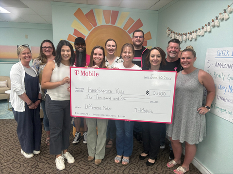 Heartspace Kids receives $10,000 donation from T-Mobile. (Photo: Business Wire)
