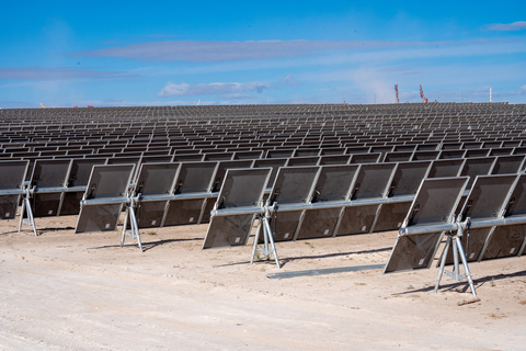 Owned and operated by SB Energy, the Titan Solar Power Plant features Nextracker's NX Horizon smart solar tracker paired with Ojjo's Earth Truss foundation system. (Photo: Nextracker)