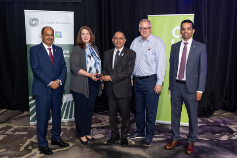 L-R: Khalid AlHajri, Vice President, Procurement, Saudi Aramco; Kimberly A. Smith, President, PLIDCO; Nabeel AlAfaleg, President CEO, Aramco Americas; Ernest J. Lackner, Director, Sales Marketing, PLIDCO; Ammar Mubarak, Director, Procurement Supply Chain Management, Aramco Americas (Photo: Business Wire)