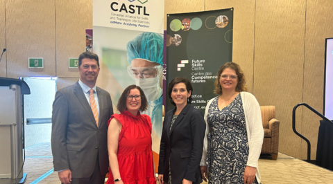 original Dans la photo de gauche à droite: Noel Baldwin, directeur général du CCF, Sidney Reid, directrice - services à la clientèle de CASTL, Penny Walsh-McGuire, présidente-directrice générale de CASTL, et Tricia Williams, Directrice de la recherche, de l’évaluation et de la mise en commun des connaissances. (Photo: Business Wire)