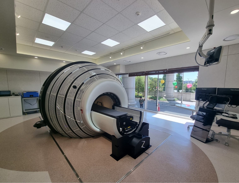 The Vault-Free, Cobalt-Free ZAP-X® Gyroscopic Radiosurgery® Platform at Dongguk University Ilsan Hospital (interior view). (Photo: Business Wire)