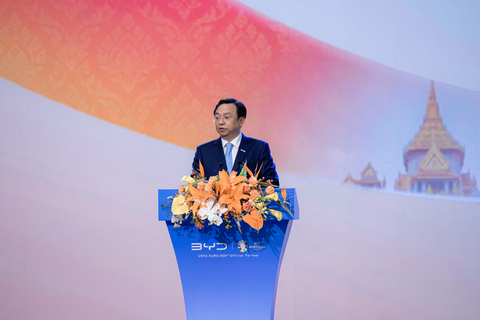 Mr. Wang Chuanfu, Chairman and President of BYD, delivering a speech at the ceremony (Photo: Business Wire)