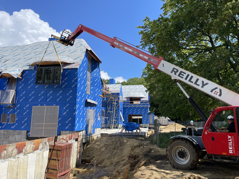 Reilly Architectural installs custom windows at a luxury home. (Photo: Business Wire)