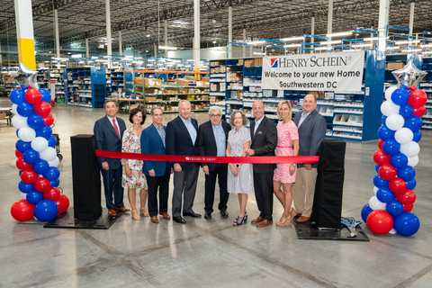 Left to right: Matt Rowan (CEO, Health Industry Distributors Association), Carole Faig (Board Member, Henry Schein), Jim Breslawski (President, Henry Schein), Ross Perot Jr. (Chairman of The Perot Companies and Hillwood), Stan Bergman (Chairman of the Board and CEO, Henry Schein), Sally Aldridge (President and CEO, Metroport Chamber of Commerce), Jim Mullins (Senior Vice President, Global Supply Chain, Henry Schein), Natasha Wells (Senior Vice President of Member Experience, National Association of Wholesaler-Distributors), and Alan Blaylock (City of Fort Worth Councilmember) (Photo: Business Wire)