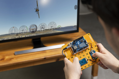 thumbnail The new Plug and Make Kit is Arduino's new gateway to fun, quick, easy technology. An innovative hardware technology removes all frictions so even beginners can create their first connected device in a single session: choosing from a game controller, a weather station, a smart timer and much more – the possibilities are endless! (Photo: Business Wire)