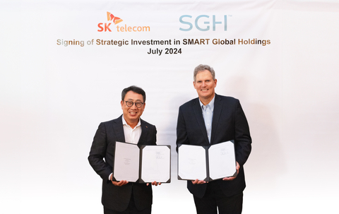 (L to R) Ryu Young-sang, CEO of SKT, and Mark Adams, CEO of SGH, announce that SK Telecom, an affiliate of SK Group, is making a $200 million preferred equity investment in SGH (SMART Global Holdings) to enhance SGH’s capabilities in AI and to innovate and execute on strategic collaborative opportunities. (Photo: Business Wire)