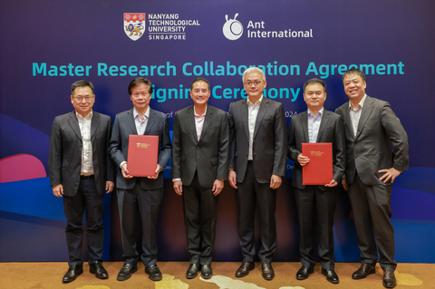 From left to right: Professor Lam Kwok Yan, Executive Director of the Digital Trust Centre at NTU Singapore, Professor Lam Khin Yong, Vice President (Industry) at NTU Singapore, Mr Tan Kiat How, Senior Minister of State, Ministry of Digital Development and Information, Yang Peng, Chief Executive Officer of Ant International, Jerry Yin, Chief Technology Officer of Ant International and Dr. Duan Pu, Head of Data Algorithm and Technology Department at Ant International 
