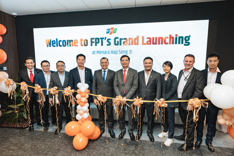 The inauguration ceremony was attended by Vietnamese Ambassador to Malaysia Dinh Ngoc Linh, FPT Software SEVP Nguyen Khai Hoan, FPT Software SVP Nguyen Hoang Trung, FPT Software Malaysia CEO Tran Hong Chung, MDEC Chief Executive Officer Ts. Mahadhir Aziz, PETRONAS Head of Custom Solutions Lisa Chan, and other distinguished guests. (Photo: Business Wire)