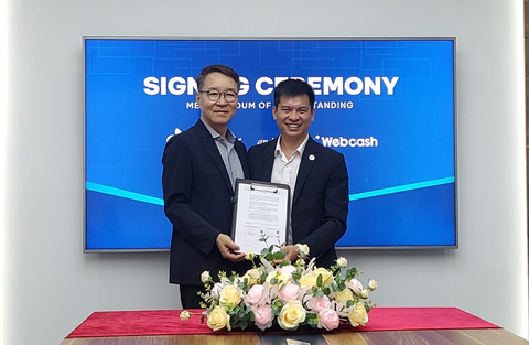 Lee Sil-Kwon, CEO of Webcash Global Co., Ltd. (left) and Luu Chung Tuyen, CEO of SOTATEK (Photo: Webcash Global)