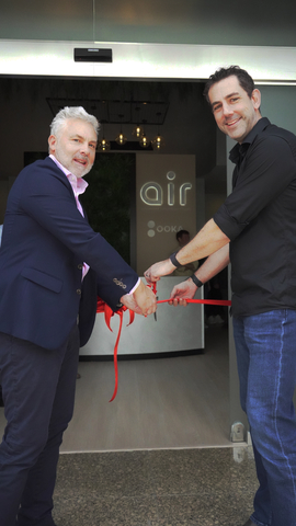 Stuart Brazier, CEO, and Paul Dawson, Chief Product Officer, at AIR Global, cutting the ribbon at the RDD lab (Photo: Business Wire)