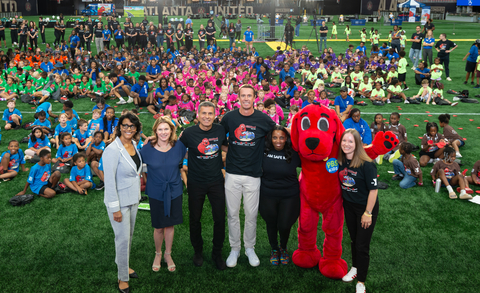 Mercedes-Benz USA and Safe Kids Worldwide launch Clifford Takes a Ride, an educational children’s book about passenger and pedestrian road safety, and kick off national book and safety tour. (Photo: Business Wire)