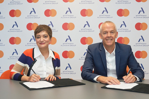 Amnah Ajmal (left) and John Hadden (right) at the signing ceremony (Photo: AETOSWire)