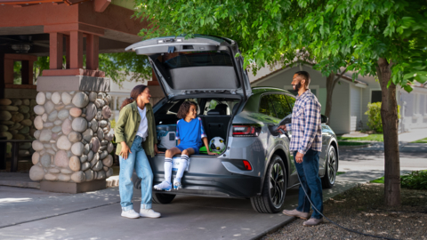 Family charging an electric vehicle (Photo: Business Wire)