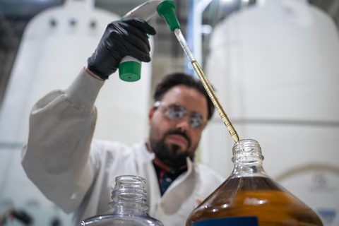 Showcasing the groundbreaking science behind its microbial waste-to-oil process, Cemvita has unlocked new efficient technologies that allow for the production of up to 500 barrels per day of sustainable oil from its first commercial plant—a goal originally projected for 2029. (Photo: Business Wire)