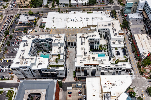 Suffolk partnered with Belpointe OZ on Aster & Links, a mixed-use project with 424 residences at 1991 Main Street in Sarasota. (Photo: Business Wire)