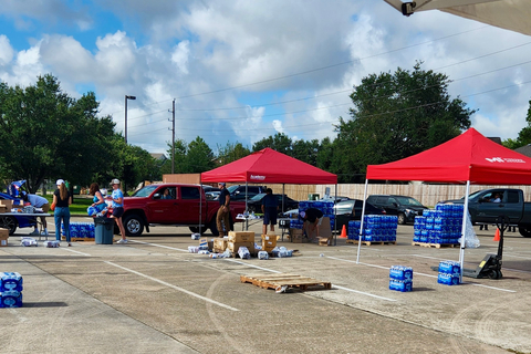 Volunteers load supplies into vehicles during MITER Brands’ drive-thru hurricane relief supplies distribution event (Photo: Business Wire)